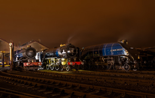 818329 (a): :2048x1299